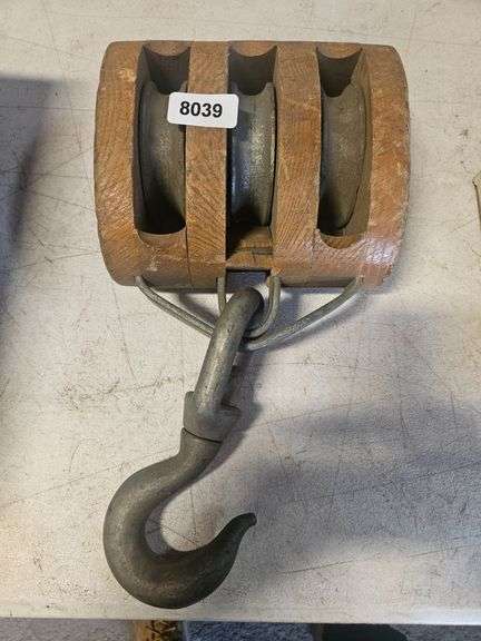 Pully with hook image