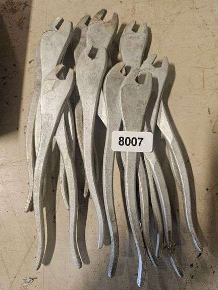 Battery Terminal Pliers image