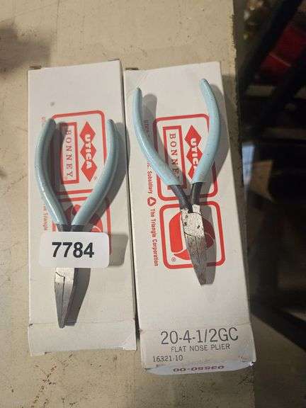 Utica Flat Nose Plier image