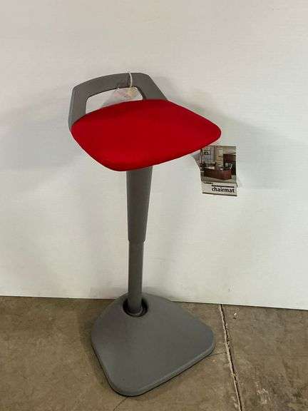 New Lorell Pivot Chair - Red image