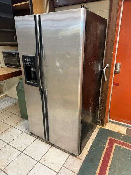 General Electric Side-by-Side Refrigerator ... 68 x 36 x 30 in. image