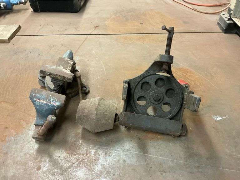 Two Shop Vises image