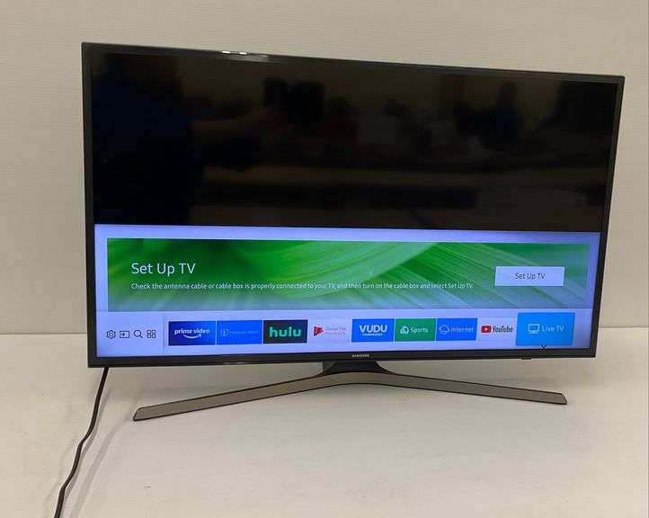Samsung 40 in. LED TV with Remote... powers on image