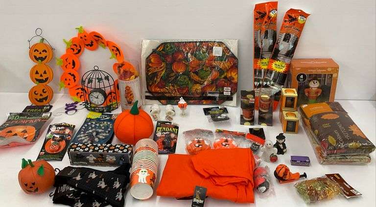 Halloween & Fall Decor Items image