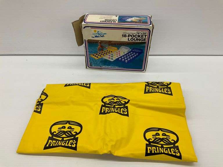 Pringles Pool Float & The Wet Set 18 Pocket Lounge in Box image
