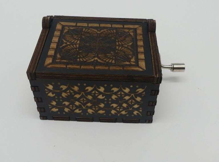 Queen Music Box with Hand Crank image