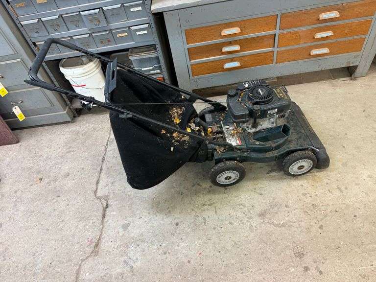 Craftsman 4.5 Horsepower Yard Vacuum/Chipper/Shredder/Blower image