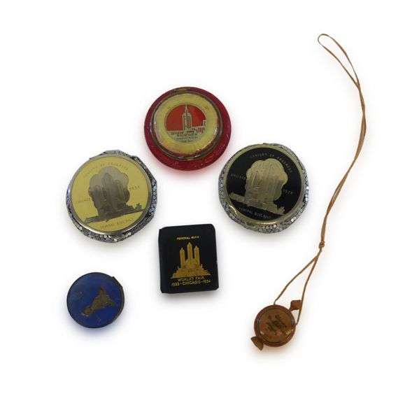 1933-1934 Chicago World's Fair Souvenirs Including Coin Purses and Compacts image