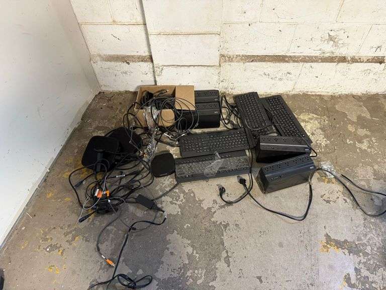 Computer Accessories - Cables, Keyboards, Outlet Power Banks & More image