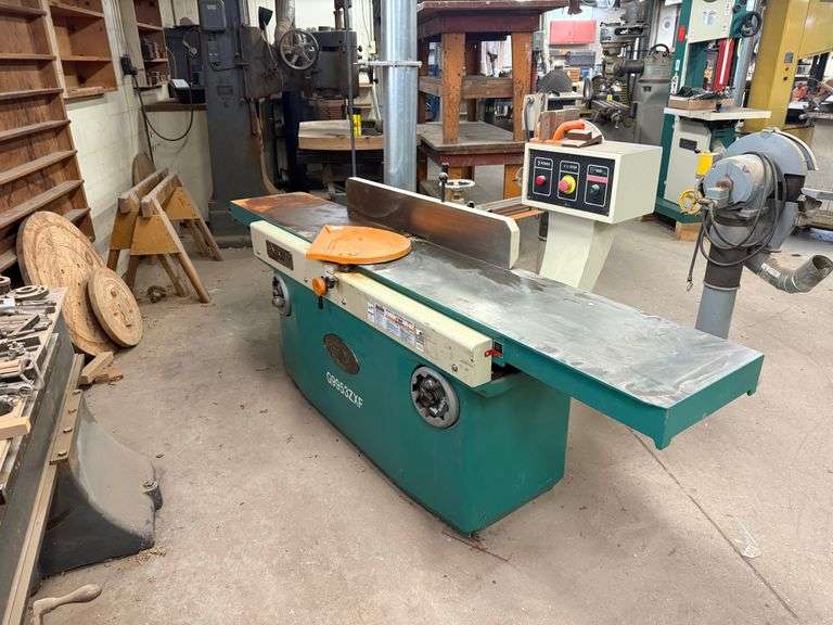 Grizzly G9953ZXF 16 in. Jointer with Spiral Cutterhead image
