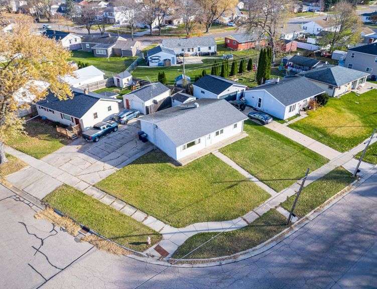 2110 W Memorial Drive, Janesville, WI 53548 image