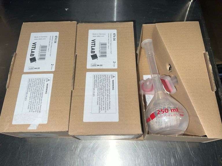 Vitlab Volumetric Flasks, 250 ml each ... QTY 6 Total image