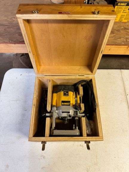 DeWalt DW 625 Electronic Plunge Cut Router with Case and Bits image