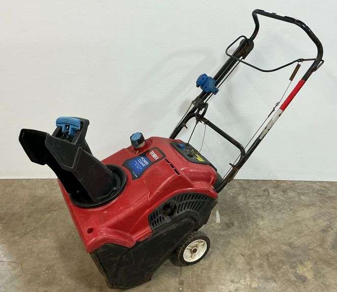 Toro Power Clear R-Tek 2-Cycle Snow Thrower, works image