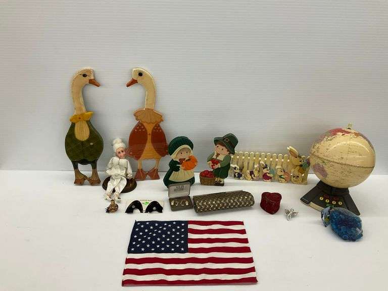 Various Holliday Decor, Jewelry, and Collectibles image