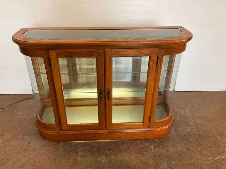 Pulaski Furniture Curved End Illuminated Curio Cabinet image