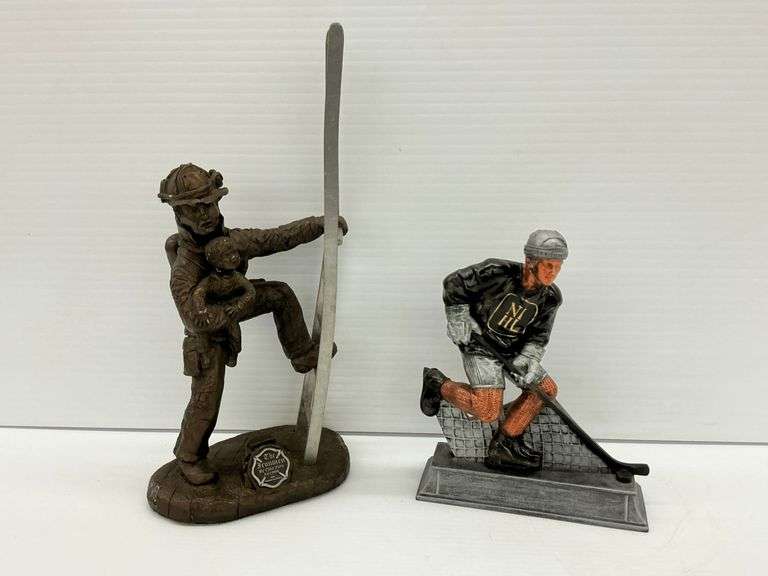 Eddie Ferro "The Ironmen" Firefighter Statue & Hockey Player Figurine image