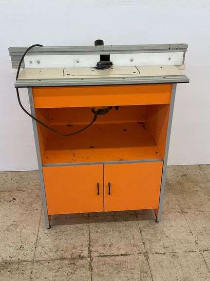 Triton TRA001 1/2" Precision Router Table with Accessories image