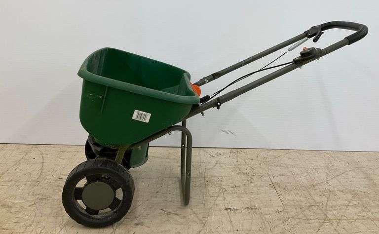 Scotts Turf Builder Edgeguard DLX Broadcast Spreader image