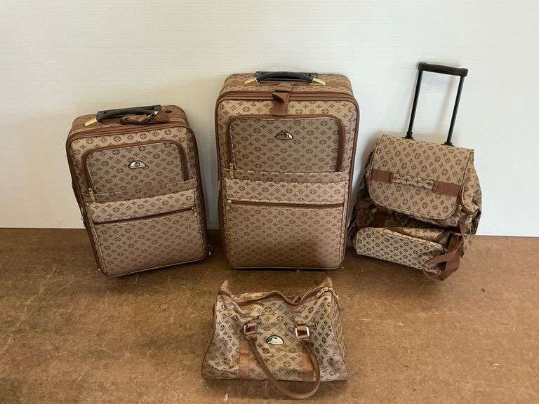 American Flyer Rolling Luggage Set image