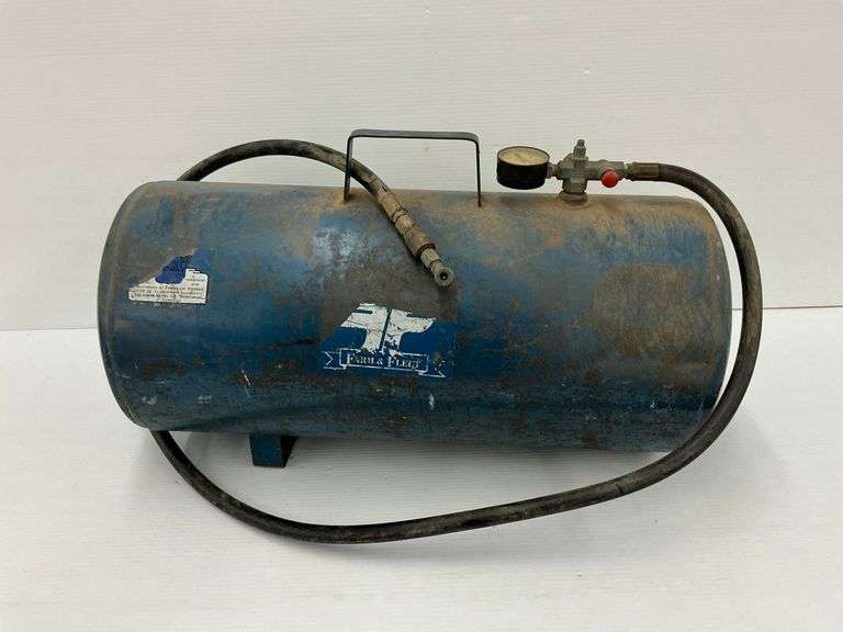 Farm & Fleet Portable Air Tank Compressor image
