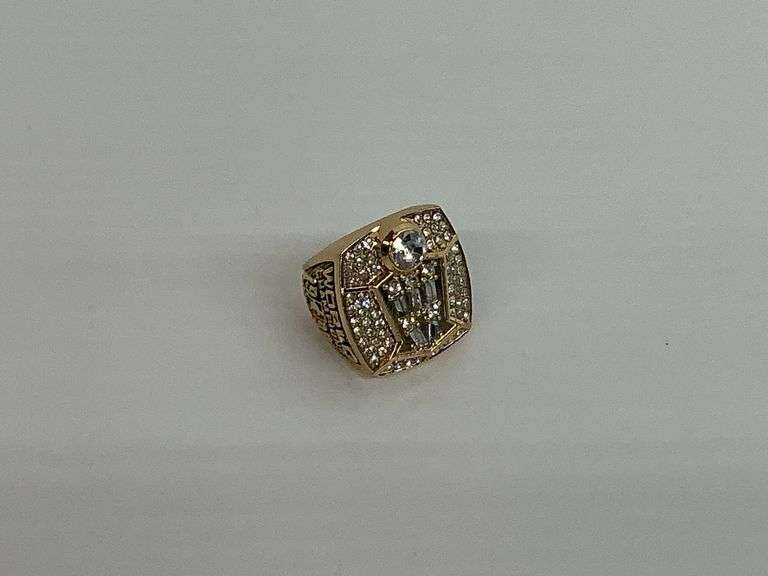 1998 Chicago Bulls World Champions Replica Ring...Size 9.5 image