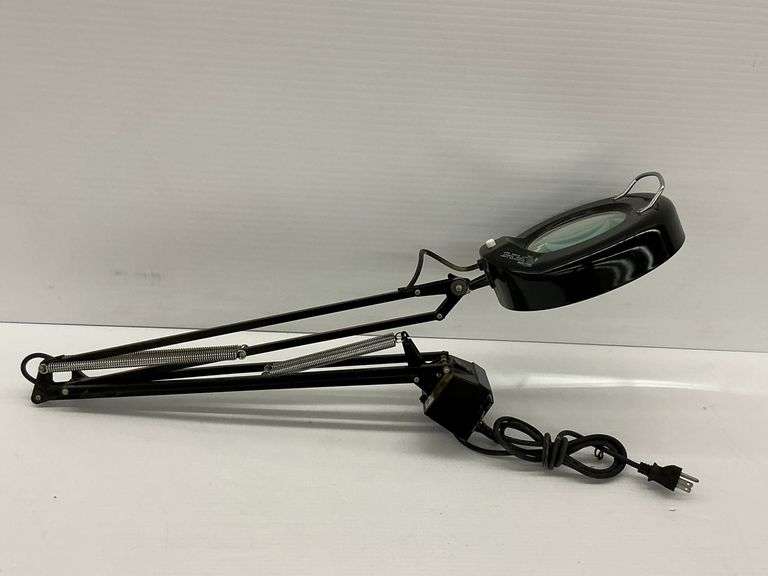 Adjustable Arm Magnifying Lamp with Light, flickers image