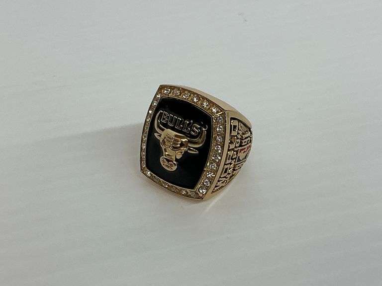 Michael Jordan 1991 Chicago Bulls World Champions Commemorative Ring..Size 9.5 image