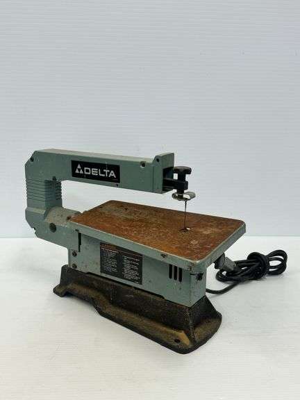 Delta 40-130 13" Scroll Saw, powers on image