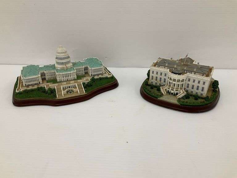 The Danbury Mint U.S. Capitol and White House Miniature Replicas image