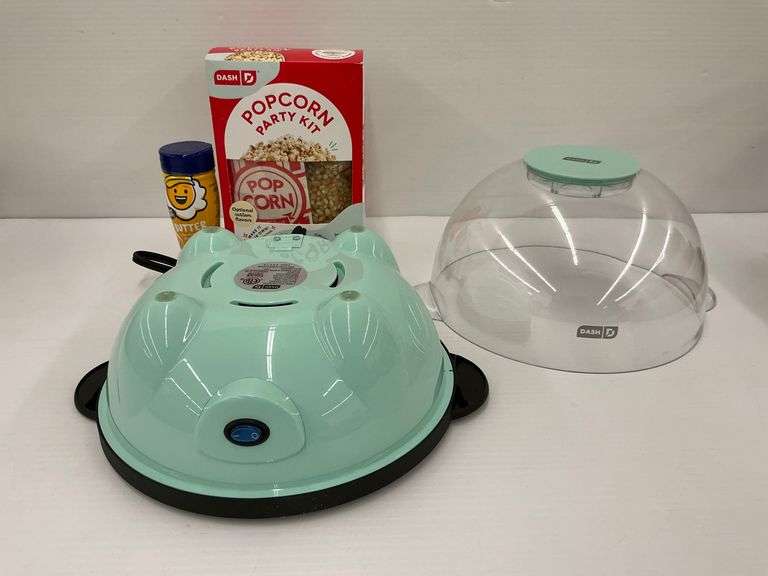 Dash Stirring Popcorn Popper with Party Kit, powers on image