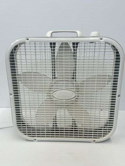 Lasko White Box Fan... works image