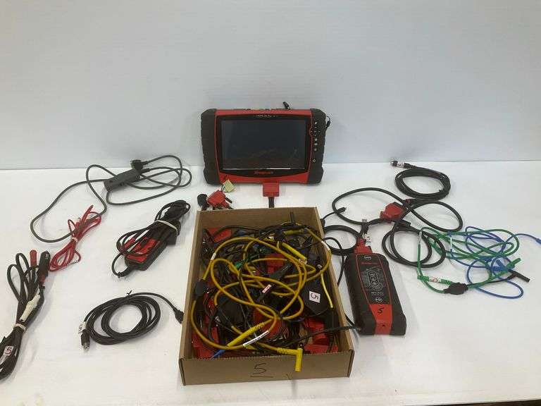 Snap-on Verus D10 Automotive Diagnostic Scan Tool with Accessories and Cables image