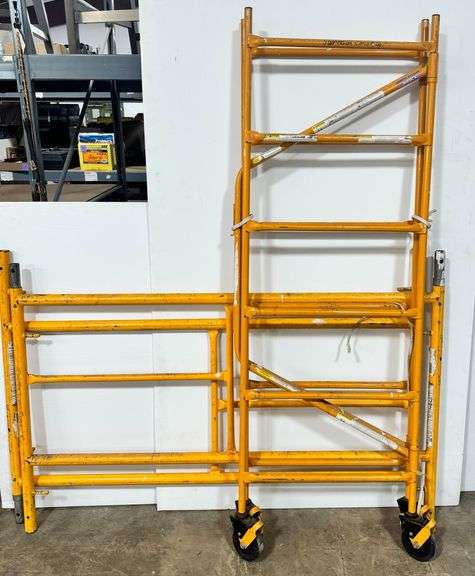Adjustable Rolling Scaffolding Tower Set image
