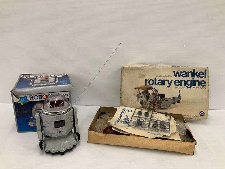 Vintage Robocom P-1000 Voice Recognition Robot & Wankel Rotary Engine Model Kit image