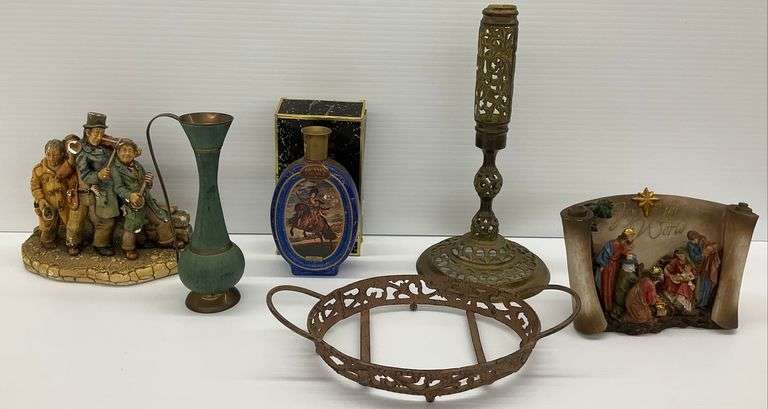 Beam's Choice Bottle, Buskers Figurine, Nativity Scene image