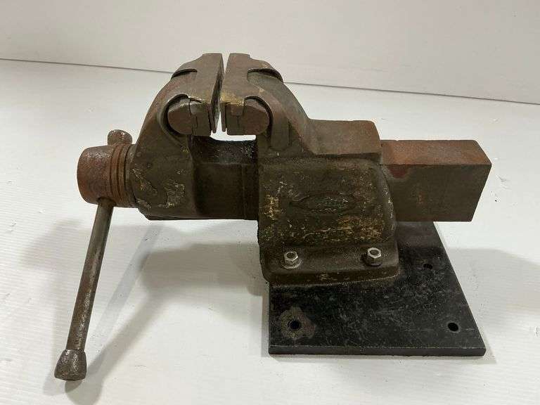 Craftsman Metal Vise with Mounting Plate image