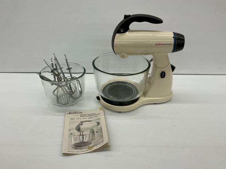Sunbeam Mixmaster Stand Mixer with Bowl & Attachments... works image