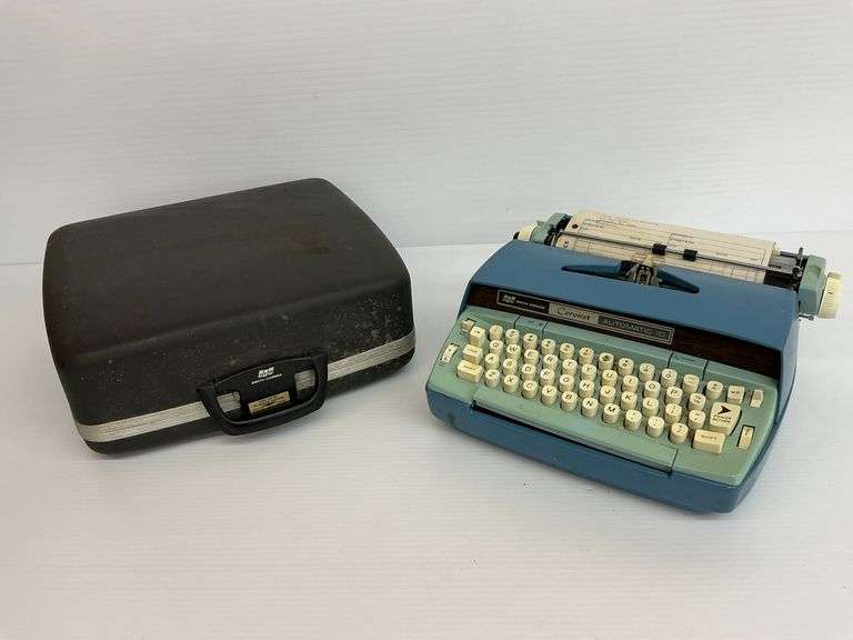 Smith-Corona Coronet Automatic 10 Typewriter with Case, works image