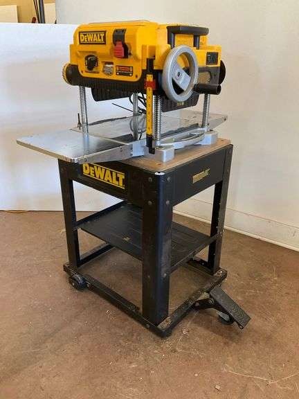 DeWalt DW735 13" Thickness Planer with Stand, works image