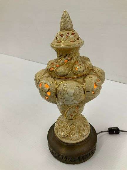 Vintage Capodimonte Style Reticulated Urn Lamp... works image