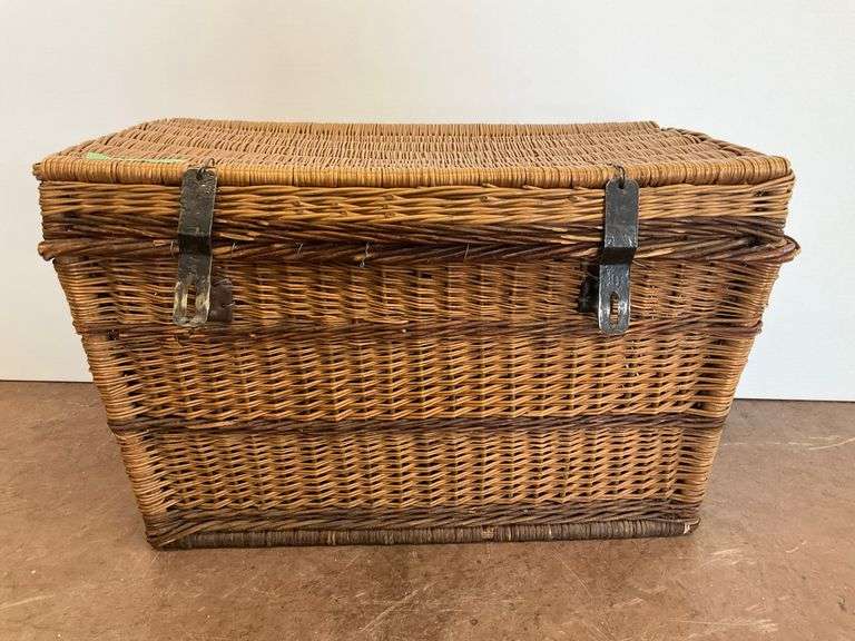 Woven Wicker Storage Trunk with Metal Latches image