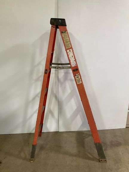 Green Bull 6 Ft.  Stepladder image