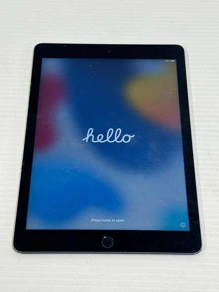 Apple iPad (Model A1566), powers on image