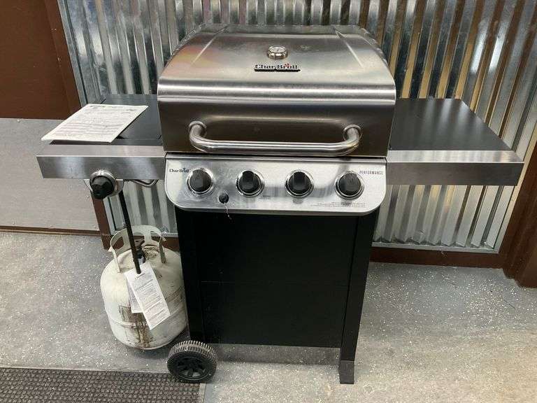 Char-Griller Grillin' Pro 3001 LP Gas Grill with Cover image