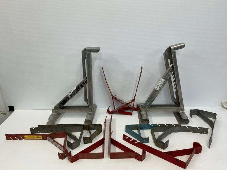 Scaffolding Brackets and Scaffold Platform Support Lot image