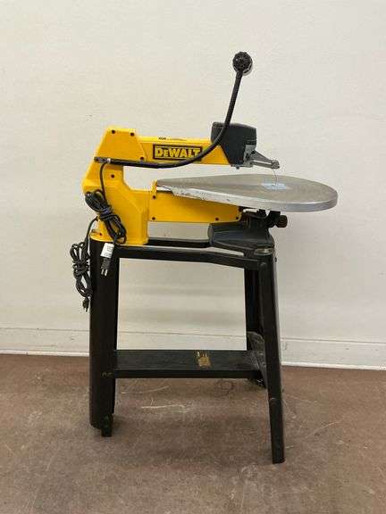 DeWalt DW788 20" Scroll Saw, works image