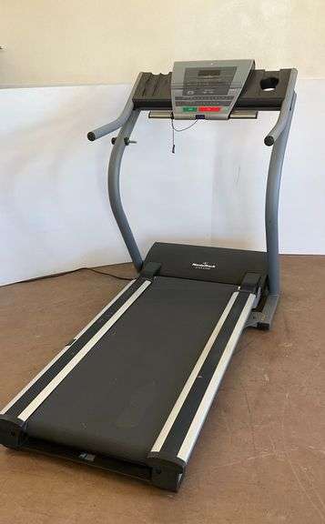 NordicTrack Apex 4100i Treadmill, works image