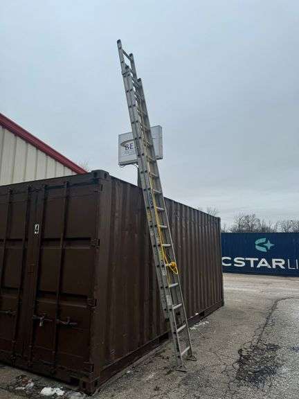 Werner Duty Master 32 Ft. Ladder image