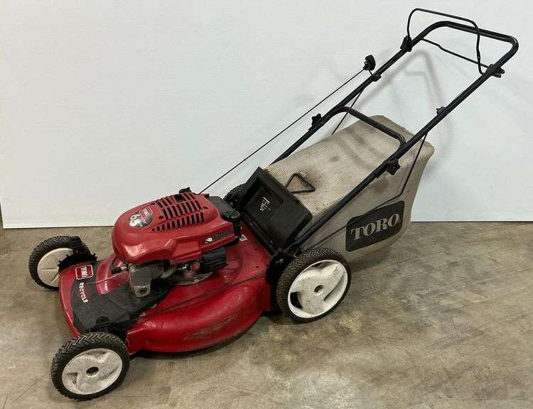 Toro Recycler 6.5 HP Gas Powered Lawn Mower... works image